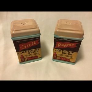 Vintage Salt/Pepper Ceramic Shakers
